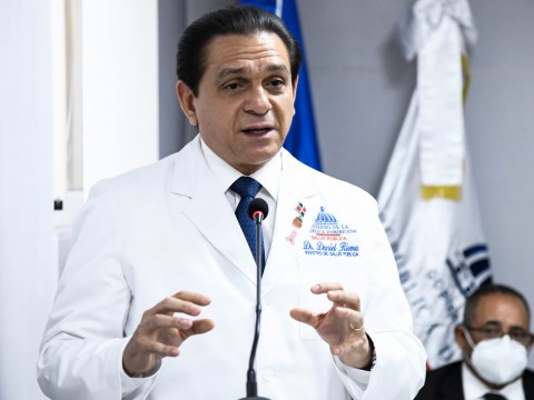 Ministro de Salud dice &ldquo;est&aacute;n muy contentos&rdquo; porque verja perimetral reducir&aacute; mortalidad materna que producen haitianas