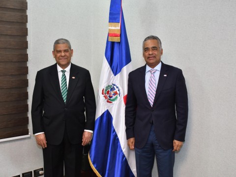 Ministro de la Presidencia juramenta al Comisionado para las Reformas del Estado