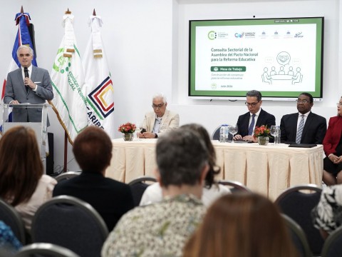 Luis Miguel De Camps lidera foro sectorial de la Asamblea del Pacto Educativo y destaca la educaci&oacute;n como eje estrat&eacute;gico del desarrollo nacional