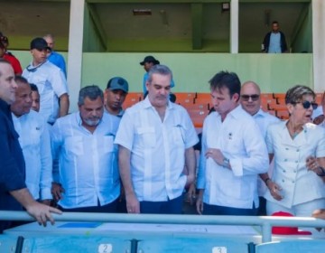 Abinader anuncia remodelaci&oacute;n del estadio de Puerto Plata