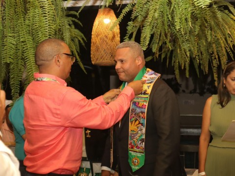 Diputado Willy S&aacute;nchez recibe Medalla Verde Internacional en Colombia