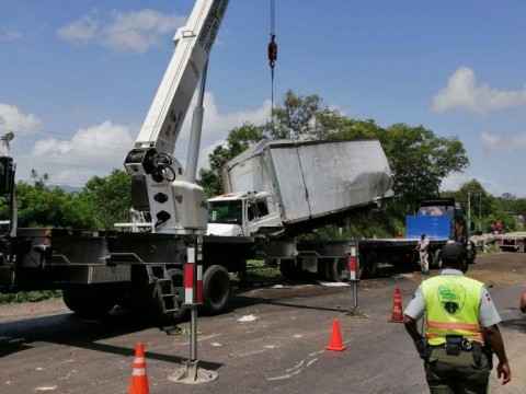 Se restablece el tr&aacute;nsito en Autopista Duarte tras accidente en Bonao