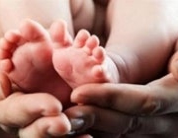 Costa Rica: Beb&eacute;s que nacen en los hospitales p&uacute;blicos reciben una careta protectora contra COVID-19