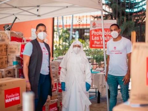 Entregan equipos de protecci&oacute;n a Hogar de Ancianos San Francisco de As&iacute;s