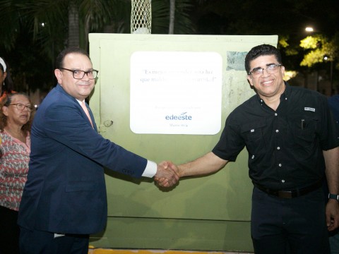 EDEEste inaugura iluminaci&oacute;n del parque Invivienda en Santo Domingo Este