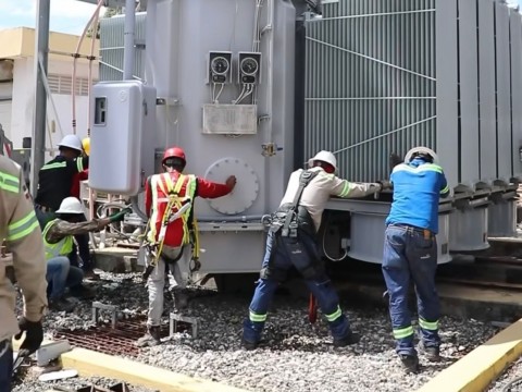 Edeeste instala dos transformadores de 50MVA en Invivienda, Santo Domingo Este