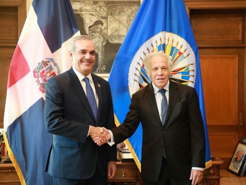 El Presidente Luis Abinader refuerza su compromiso con la democracia y el desarrollo sostenible en la Conferencia Anual de la CAF