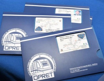 Desde el pr&oacute;ximo lunes polic&iacute;as y oficiales recibir&aacute;n carnets para acceder gratuitamente a servicios de la OMSA, Metro y Telef&eacute;rico