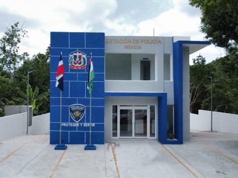 Gobierno entrega nueva estaci&oacute;n policial en Menc&iacute;a para reforzar la seguridad en Pedernales