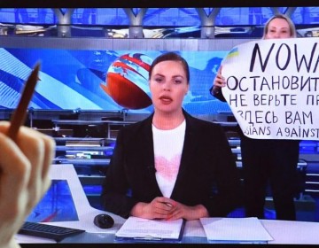 La periodista rusa que protest&oacute; en televisi&oacute;n sigue en paradero desconocido