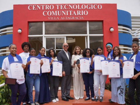  CTC celebran &ldquo;D&iacute;a de las Ni&ntilde;as en las TIC&rdquo; y certifican a 100 j&oacute;venes en Villa Altagracia