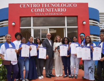  CTC celebran &ldquo;D&iacute;a de las Ni&ntilde;as en las TIC&rdquo; y certifican a 100 j&oacute;venes en Villa Altagracia