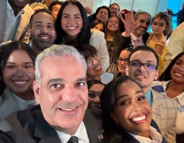 Presidente Luis Abinader anuncia 300 becas para j&oacute;venes dominicanos residentes en Nueva York