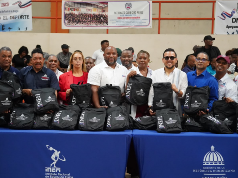Inefi concluye entrega de 5,000 kits deportivos a profesores de educaci&oacute;n f&iacute;sica en todo el pa&iacute;s