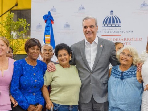 Presidente Abinader inicia entrega del Bono Madre 2026