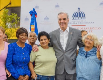 Presidente Abinader inicia entrega del Bono Madre 2026