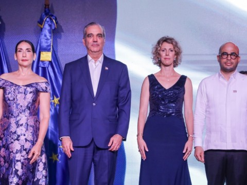 Presidente Abinader y primera dama participan en la celebraci&oacute;n de la Fiesta Nacional de Francia