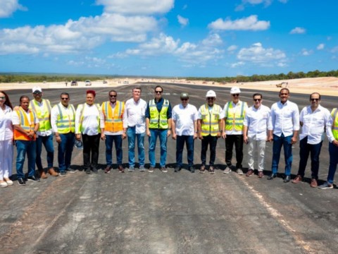 Ministro Jos&eacute; Ignacio Paliza supervisa avances en la construcci&oacute;n del Aeropuerto Internacional Cabo Rojo