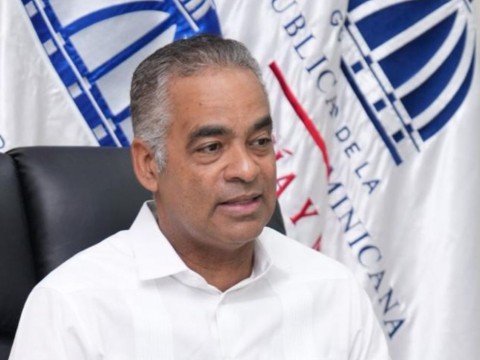 Ministro Joel Santos resalt&oacute; que el pa&iacute;s ya produce cerca de 2,000 MW de energ&iacute;a renovable