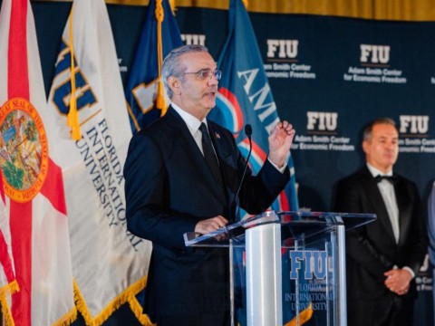 Presidente Luis Abinader regresa al pa&iacute;s tras concluir agenda de trabajo en Miami