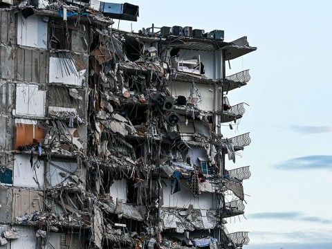 Sube a 12 la cifra de muertos por derrumbe de edificio en Miami
