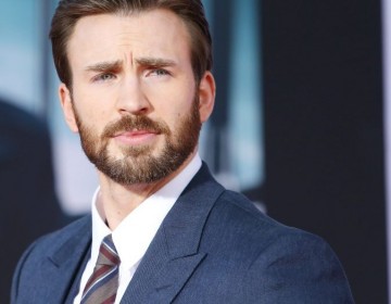 Chris Evans habla luego de publicar por error fotos &iacute;ntimas