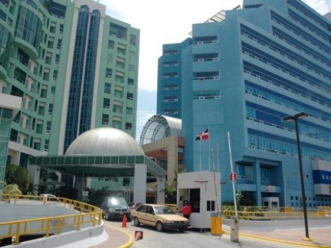 Cl&iacute;nicas de Santiago suspenden consultas ante rebrote del COVID-19