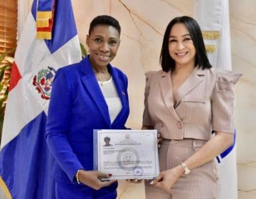 Mireya Luis recibe la nacionalidad dominicana