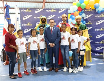 EDEEste regala centenares de juguetes y lleva alegr&iacute;a a ni&ntilde;os de Los Guaricanos
