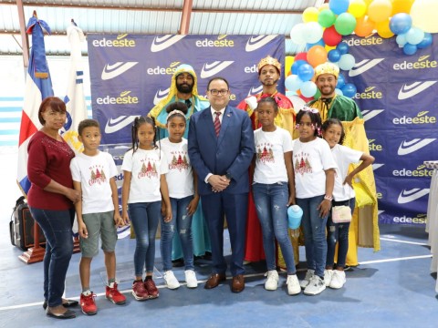 EDEEste regala centenares de juguetes y lleva alegr&iacute;a a ni&ntilde;os de Los Guaricanos