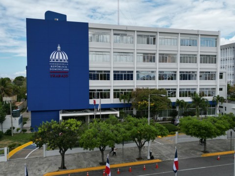 Ministerio de Trabajo invita a feria de empleo para Santiago para ocupar 1572 vacantes