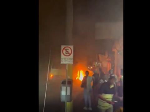Se incendia autob&uacute;s en medio de protesta por apagones en Cotu&iacute;