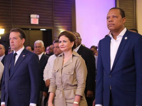 Vicepresidenta Pe&ntilde;a encabeza conferencia "Empoderar a los consumidores de los beneficios del consumo de la energ&iacute;a limpia" en el d&iacute;a del consumidor