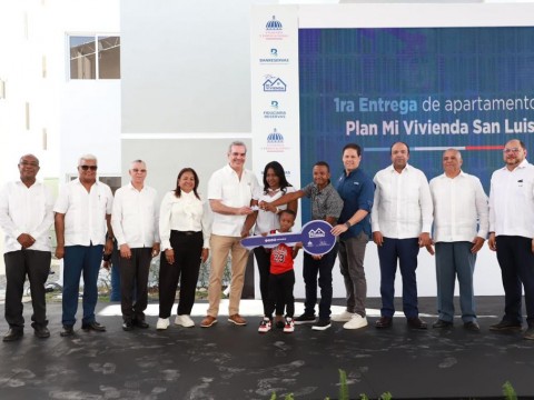 Presidente Abinader entrega 500 nuevos apartamentos en San Luis 