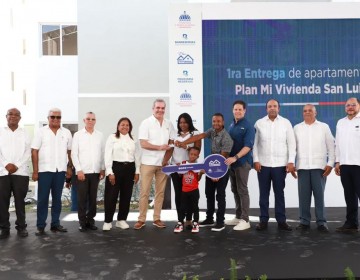 Presidente Abinader entrega 500 nuevos apartamentos en San Luis 