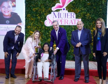 Presidente Abinader reconoce Mujeres del Programa S&uacute;per Emprendedoras