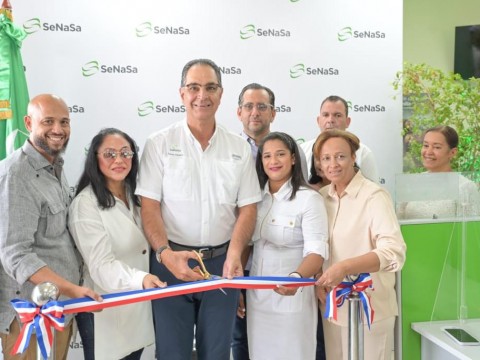 Director Ejecutivo de SeNaSa inaugura nuevo centro de servicios y realizan jornada de salud en Nagua