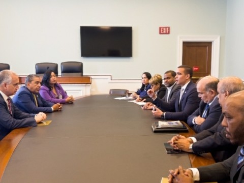 Comisi&oacute;n dominicana en Washington se re&uacute;ne con legisladores norteamericanos
