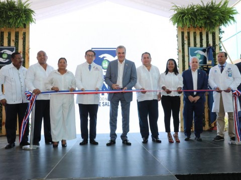 Presidente Abinader entrega nuevo hospital Unidad Materno Infantil y el remozamiento de la Unidad de Di&aacute;lisis en el Marcelino V&eacute;lez 