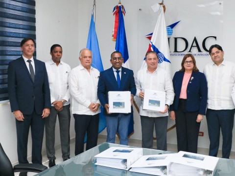 Departamento Aeroportuario entrega al IDAC estudios sobre construcci&oacute;n aeropuerto internacional Cabo Rojo en Pedernales