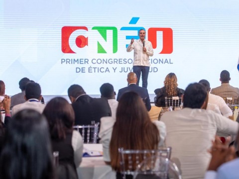 Presidente Abinader hace llamado a j&oacute;venes para que se conviertan en guardianes de la transparencia, honestidad e integridad