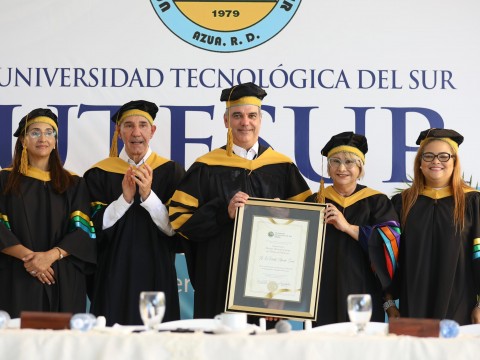 Presidente Abinader recibe T&iacute;tulo Doctor Honoris Causa en Pol&iacute;ticas P&uacute;blicas de UTESU