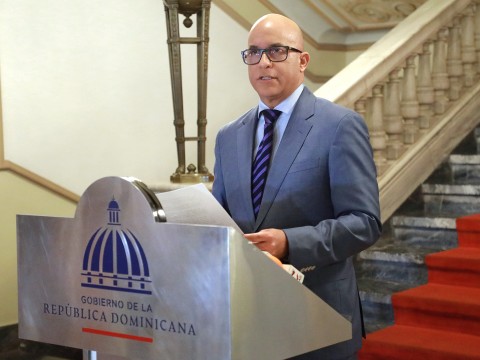 Gobierno anuncia medidas para combatir el brote de dengue