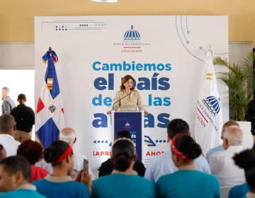 Vicepresidenta Raquel Pe&ntilde;a entrega polit&eacute;cnico y obras deportivas en Neiba; tambi&eacute;n inaugura polideportivo en Independencia