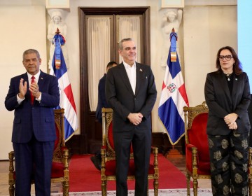 Presidente Abinader exhorta a servidores p&uacute;blicos y entidades estatales, seguir trabajando en aras de la calidad en la administraci&oacute;n p&uacute;blica.