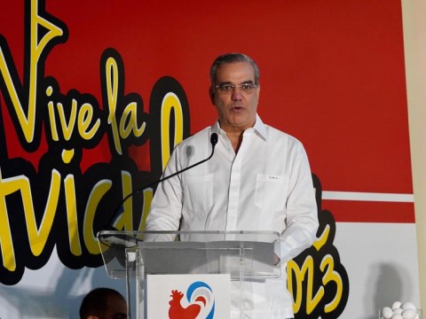 Presidente Abinader destina m&aacute;s de mil millones de pesos al sector av&iacute;cola que beneficiar&aacute;n a grandes y peque&ntilde;os productores.