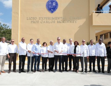 Presidente Abinader arranca 2024 entregando 800 t&iacute;tulos de un total de 1,456 que benefician m&aacute;s de 5 mil personas en Azua