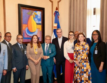 Presidente Abinader se re&uacute;ne en el Palacio Nacional con comisi&oacute;n del Colegio M&eacute;dico Dominicano