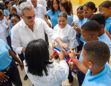 Presidente Abinader inaugura liceo, carretera, as&iacute; como tambi&eacute;n escuela b&aacute;sica en SPM