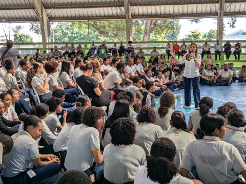 Carolina Mej&iacute;a lleva a centros educativos programa de charlas sobre manejo de residuos s&oacute;lidos y responsabilidad ciudadana